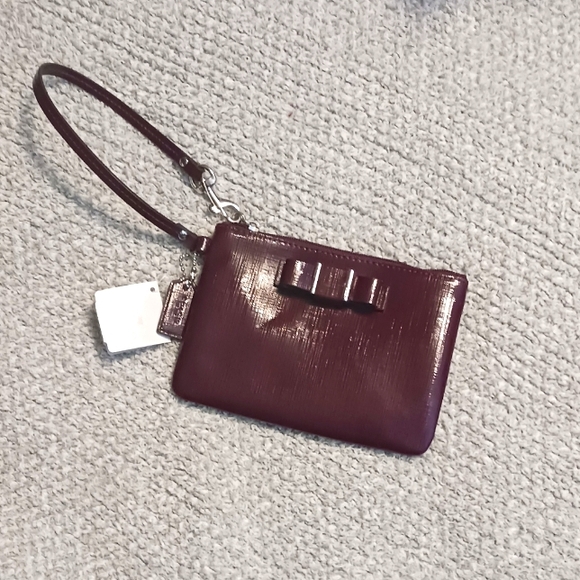 Coach Handbags - 👛 Coach Wristlet
